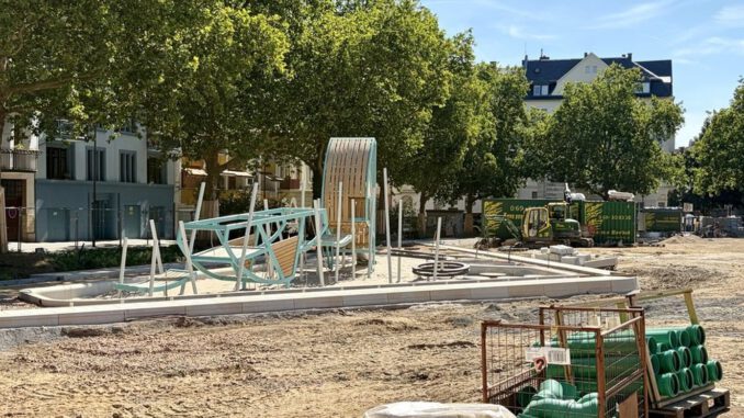Aus Parkplatz wird Park: Elsässer Park in Wiesbaden kurz vor Fertigstellung Aus Parkplatz wird Park: Elsässer Park in Wiesbaden kurz vor Fertigstellung