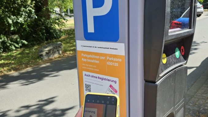 Ein Drittel der bezahlten Parkvorgänge in Wiesbaden läuft über das Handy Ein Drittel der bezahlten Parkvorgänge in Wiesbaden läuft über das Handy