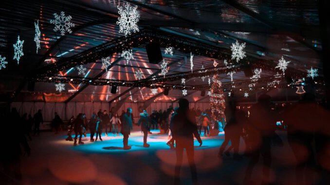 Jahresabschluss auf Kufen: Eis-Disco in Henkell Kunsteisbahn am 19. Dezember