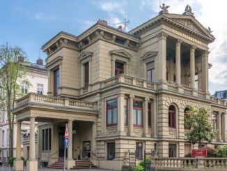 Leseparty in der Villa Clementine am 18. April: gemeinsames Lesen und Austausch am Abend