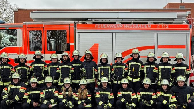 Nach Ausfalljahr: 23 neue Einsatzkräfte bei der Freiwilligen Feuerwehr Wiesbaden Nach Ausfalljahr: 23 neue Einsatzkräfte bei der Freiwilligen Feuerwehr Wiesbaden