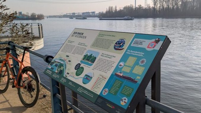 Neun Informationstafeln erklären Natur und Geschichte an Wiesbadener Ufern