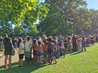 Sommerwiese in Wiesbaden verkürzt, aber stark besucht: 300 Eisgutscheine für Kinder