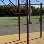Wiesbaden ergänzt Sportplatz Amöneburg um Calisthenics Station und öffentlichen Basketballkorb